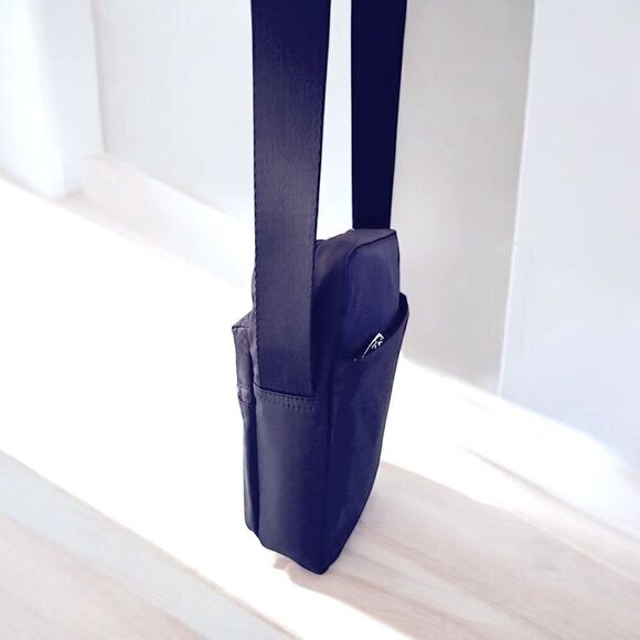 NWOT Septwolves Crossbody Bag Navy Blue - Picture 6 of 7